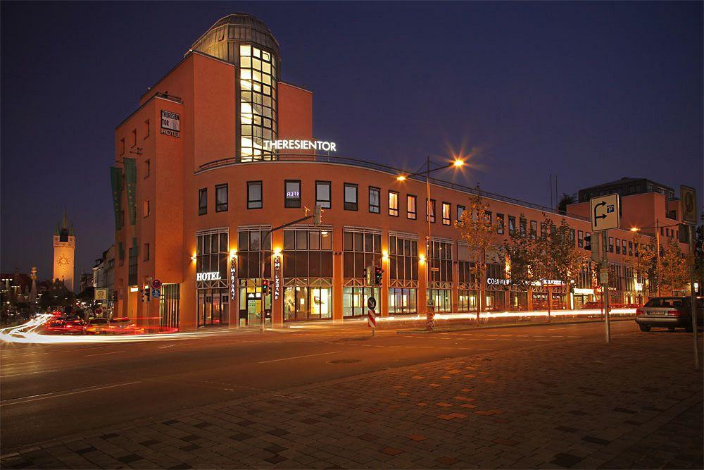 Hotel Theresientor ชเตราบิง ภายนอก รูปภาพ