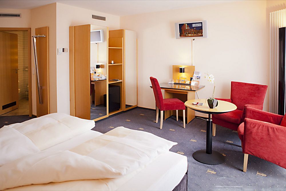 Hotel Theresientor ชเตราบิง ภายนอก รูปภาพ